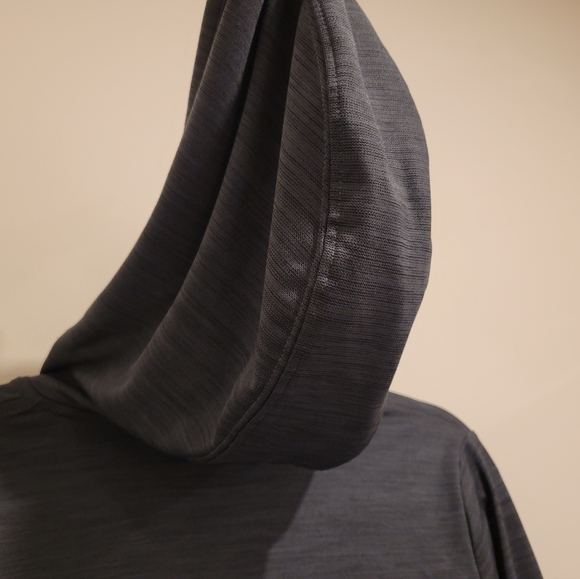 2/$18 Under Armour UA Heat Gear Lightweight Loose Hoodie Heathered Gray Sweater - Picture 5 of 5